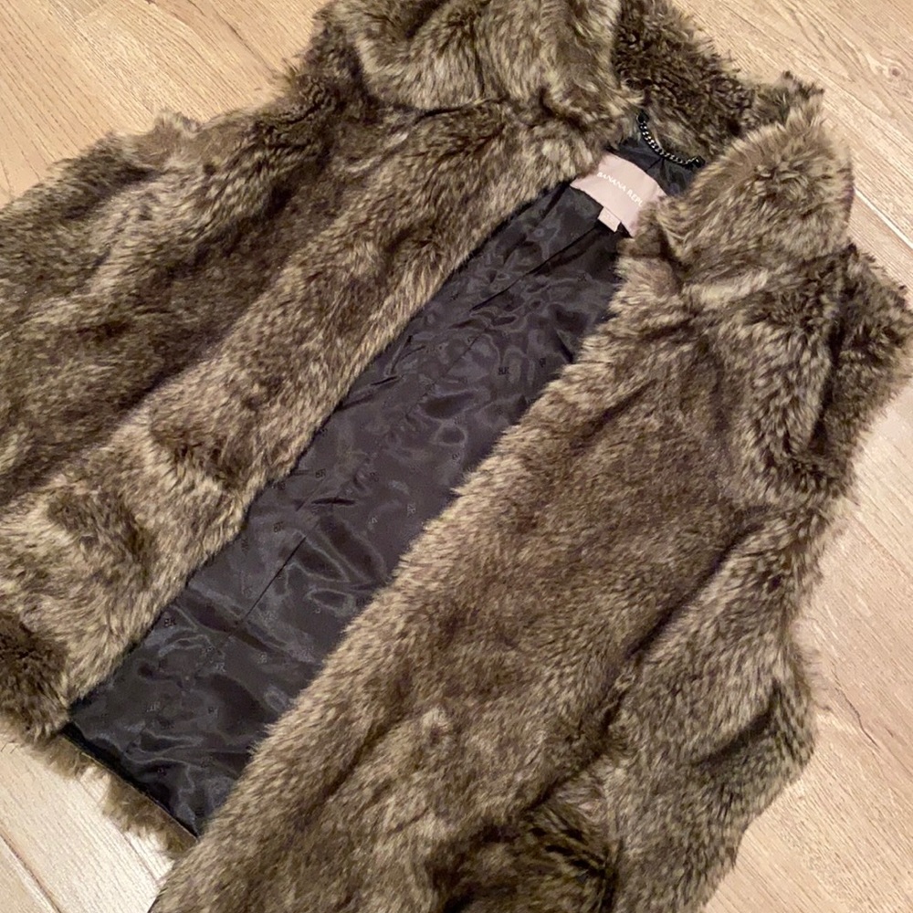 Super trendy fur vest from banana republic, light grey colour